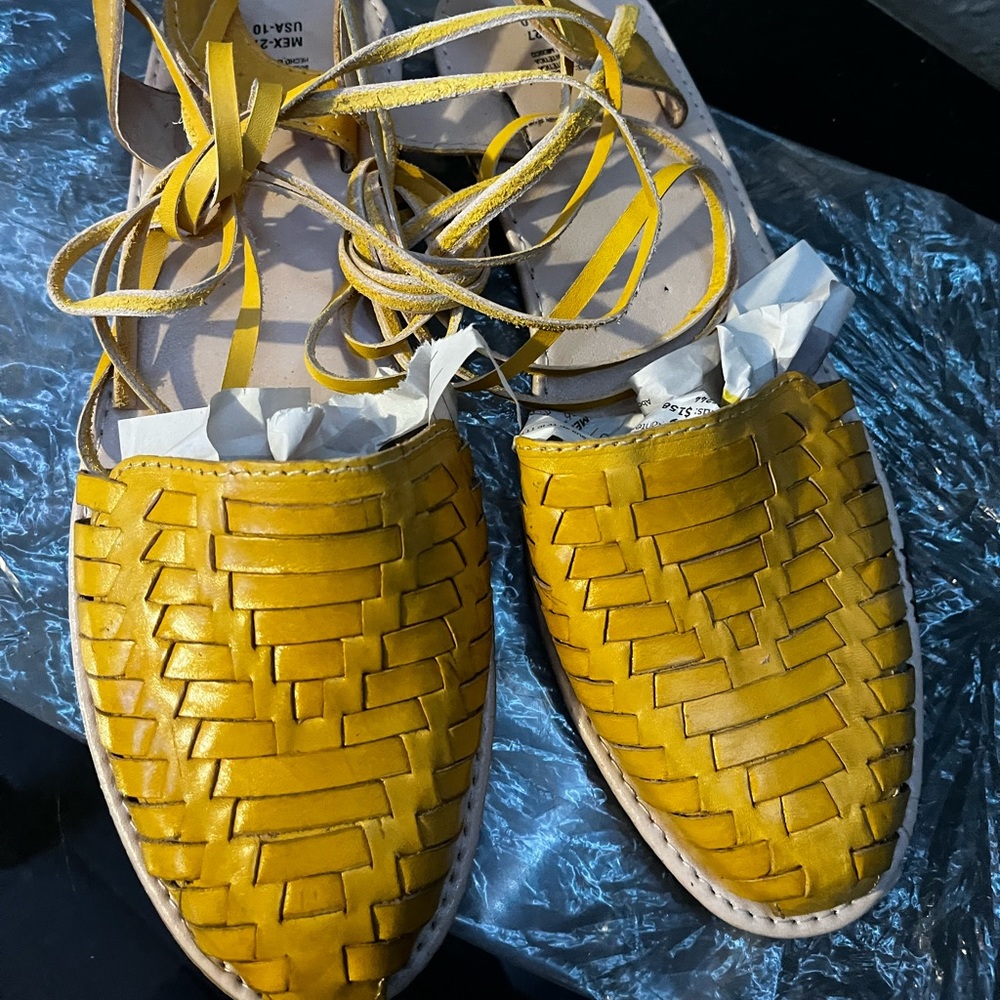 Size 10 yellow sandals